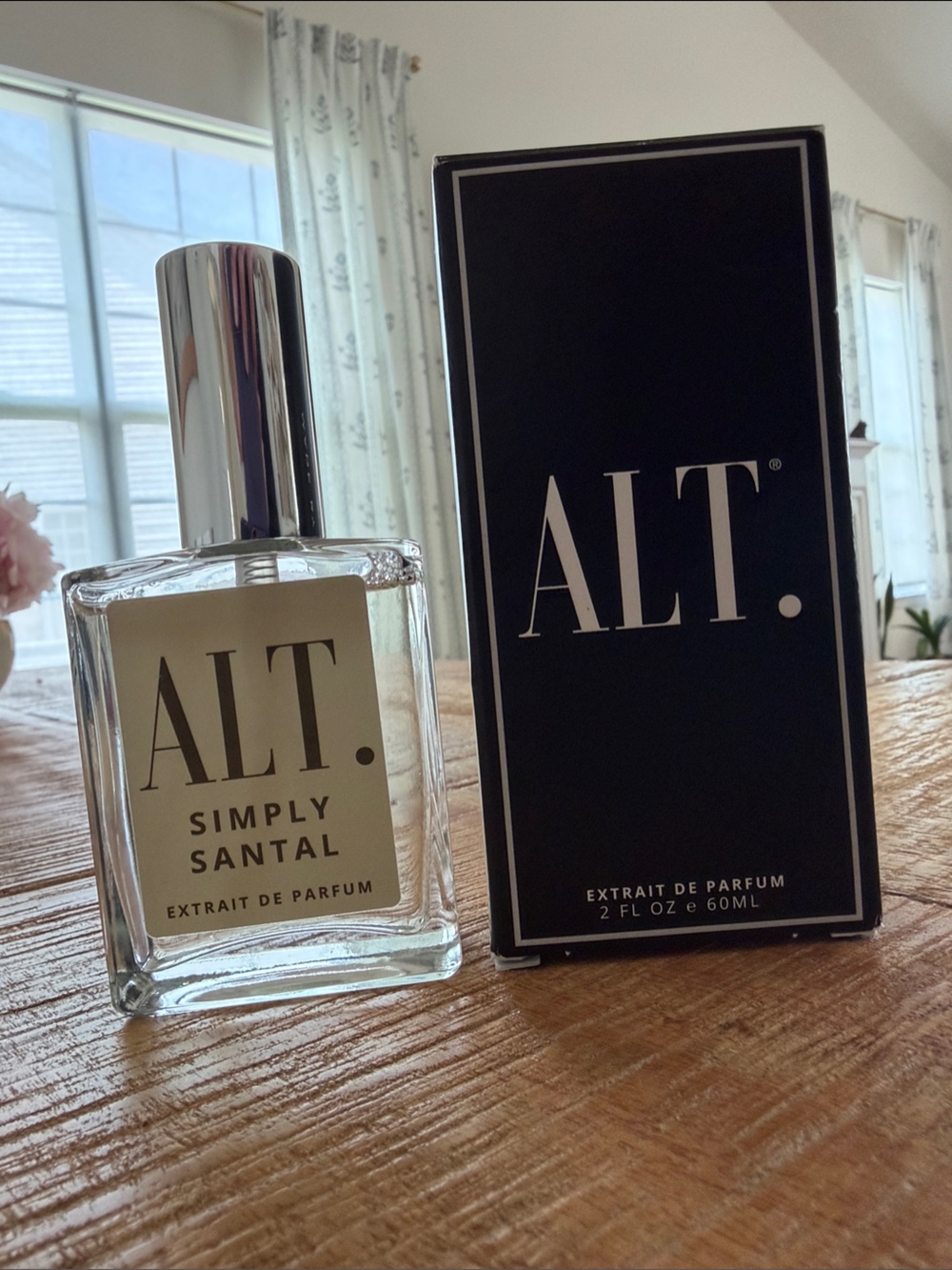 Simply Santal Extrait de Parfum - Women's Fragrance (Neutral/Cream)